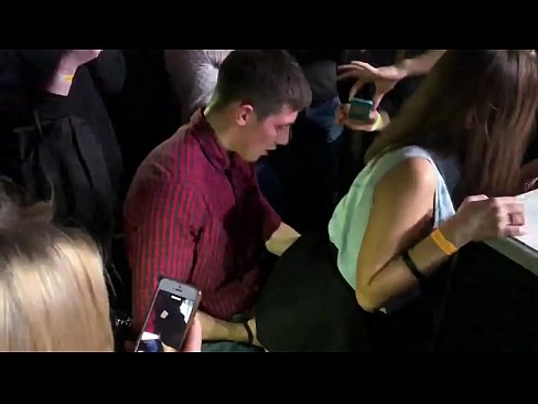 ❤️ Seks nyata di klub malam Rusia. Gadis Rusia berusia 18 tahun di anus dan vagina bercinta di klub malam ❤❌ Video seks di id.yourxxxvideos.ru ️❤